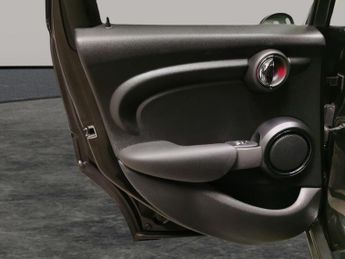 Mini Hatch 1.5 Cooper Classic Steptronic (136 ps) - LED - BLUETOOTH - CLIMA