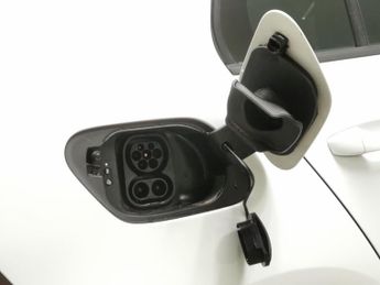 Volkswagen E-golf 35.8kWh e-Golf (136 ps) - CLIMATE CONTROL - DAB - USB AUDIO