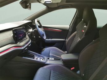 Skoda Octavia 1.4 TSI iV 13kWh vRS Plug-in DSG (245 ps) - ACTIVE LANE ASSIST