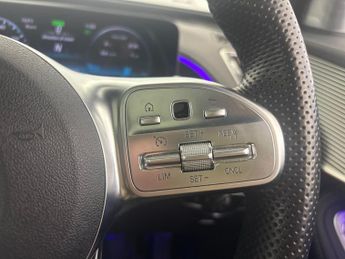 Mercedes-Benz EQC EQC 400 80kWh AMG Line (Premium) 4MATIC (408 ps) - REVERSE CAM -
