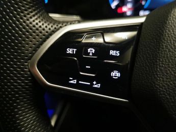 Volkswagen Golf 1.5 eTSI MHEV R-Line DSG (150 ps) - PARK SENSORS - KEYLESS START