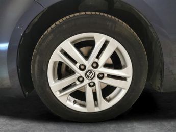 Toyota Corolla 1.8 VVT-h GPF Icon Tech Touring Sports CVT (122 ps) - HEAT AND C