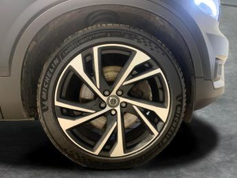 Volvo XC40 1.5h T5 Twin Engine Recharge 10.7kWh R-Design Pro Plug-in (262 p