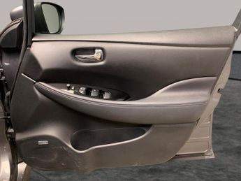 Nissan Leaf 39kWh Tekna (150 ps) - LED - NAV - LANE DEPARTURE