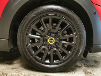 Mini Electric Hatch Cooper SE 32.6kWh Level 3 (184 ps) - HEATED SEATS - INTERIOR LIG