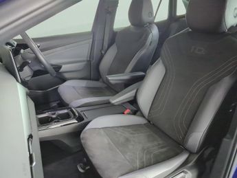 Volkswagen ID.4 Pure 52kWh Life (148 ps) - KEYLESS ENTRY - PARK ASSIST - LED