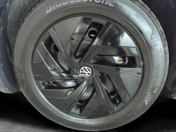 Volkswagen ID.4 Pure 52kWh Life (148 ps) - KEYLESS ENTRY - PARK ASSIST - LED