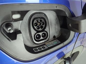 Volkswagen ID.4 Pure 52kWh Life (148 ps) - KEYLESS ENTRY - PARK ASSIST - LED