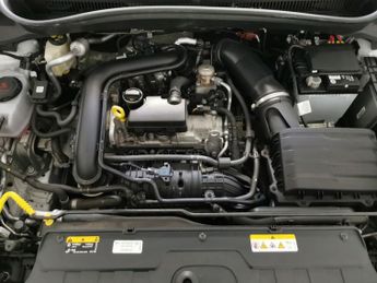 Volkswagen T-cross 1.0 TSI Active DSG (110 ps) - PARK SENSORS - AIR CON - DAB