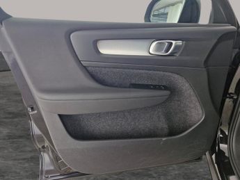 Volvo XC40 1.5h T4 Recharge 10.7kWh Plus Plug-in (211 ps) - PARK ASSIST - L