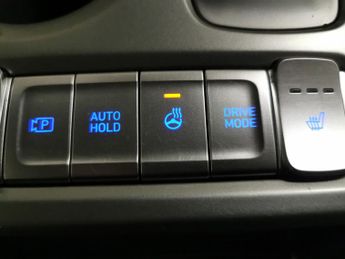 Hyundai Kona 64kWh Premium (10.5kW Charger) (204 ps) - HEATED SEATS - HEATED 