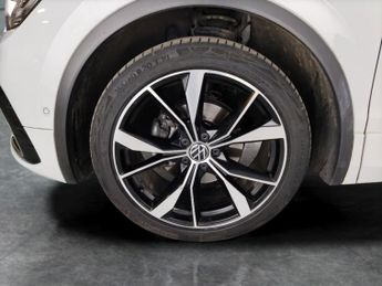 Volkswagen Tiguan 1.5 TSI R-Line DSG (150 ps) - PARK ASSIST - HEATED SEATS - NAV
