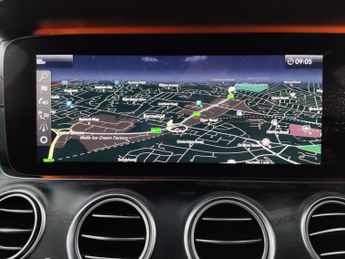 Mercedes-Benz E Class 2.0 E300e 13.5kWh AMG Line (Premium) Plug-in G-Tronic+ (320 ps) 