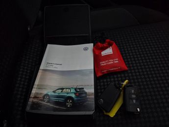 Volkswagen T-cross 1.0 TSI Active DSG (110 ps) - NAV - BLIND SPOT ASSIST - WIFI