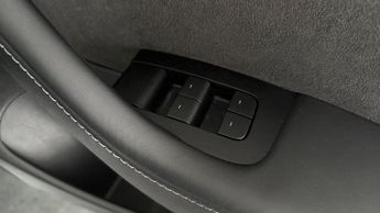 Tesla Model 3 Standard Range Plus RWD (241 bhp) - LED - HEATED SEATS - NAV