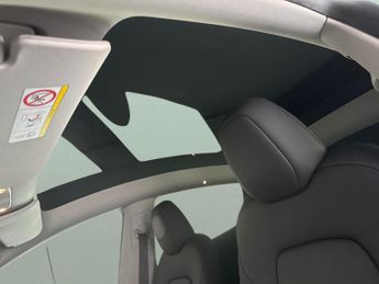 Tesla Model Y (Dual Motor) Long Range 4WDE (384 bhp) - HEATED STEERING - WIFI
