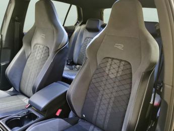 Volkswagen Golf 1.5 eTSI MHEV R-Line DSG (150 ps) - HEATED STEERING - WIFI - LAN