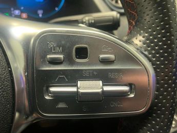 Mercedes-Benz EQA EQA 300 66.5kWh AMG Line 4MATIC (228 ps) - ADAPTIVE LIGHTS - HEA