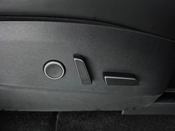 Tesla Model Y (Dual Motor) Long Range 4WDE (384 bhp) - LED - REVERSE CAM - NAV