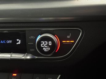 Audi Q5 2.0 TFSIe 50 Sport Plug-in S Tronic quattro 17.9kWh (299 ps) - L