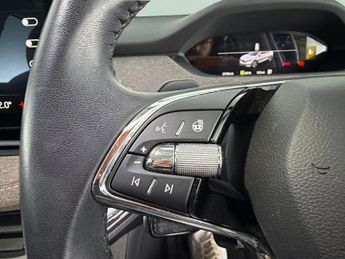 Skoda Enyaq iV 82kWh 80 (DC125kW) (204 ps) - LED - SMARTLINK - REVERSE CAM