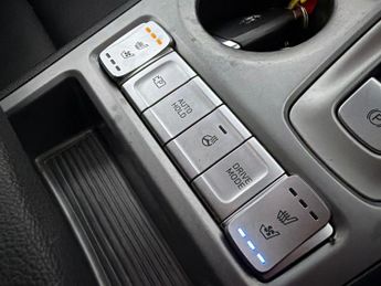 Hyundai Kona 64kWh Ultimate (10.5kW Charger) (204 ps) - HEAT AND COOL SEATS