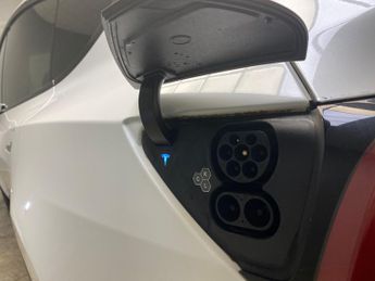 Tesla Model Y SUV RWD (346 ps) - HEATED STEERING - WIFI - BLIND SPOT ASSIST