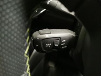 Peugeot E-2008 50kWh GT Premium (136 ps) - KEYLESS ENTRY - LED - REVERSE CAM
