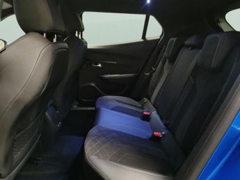 Peugeot E-2008 50kWh GT Premium (136 ps) - KEYLESS ENTRY - LED - REVERSE CAM
