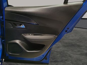 Peugeot E-2008 50kWh GT Premium (136 ps) - KEYLESS ENTRY - LED - REVERSE CAM
