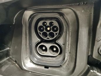 Peugeot E-2008 50kWh GT Premium (136 ps) - KEYLESS ENTRY - LED - REVERSE CAM