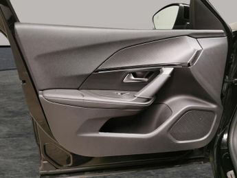Peugeot E-2008 50kWh GT (7kW Charger) (136 ps) - LED - REVERSE CAM - NAV