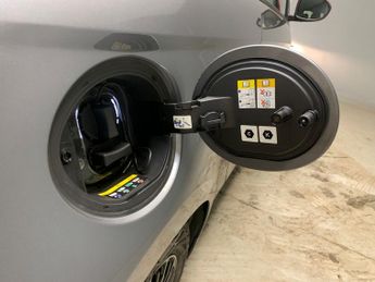 Fiat 500e 42kWh RED (118 ps) - KEYLESS START - DAB - USB AUDIO