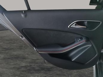 Mercedes-Benz A Class 1.6 A180 AMG Line (Premium) 7G-DCT (122 ps) - REVERSE CAM - HEAT