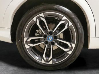 BMW iX2 30 66.5kWh M Sport xDrive (11kW Charger) (313 ps) - ALCANTARA - 