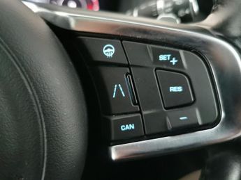 Jaguar F-PACE 2.0 D180 Chequered Flag AWD (180 ps) - REVERSE CAM - NAV - HEATE