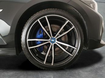 BMW 3 Series 2.0 330e 12kWh M Sport Touring Plug-in (292 ps) - 19IN ALLOYS