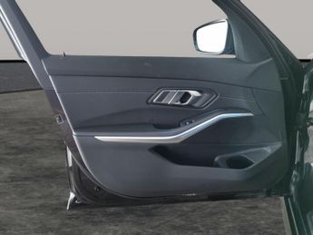 BMW 3 Series 2.0 330e 12kWh M Sport Touring Plug-in (292 ps) - 19IN ALLOYS