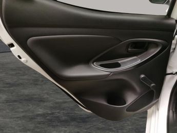 Toyota Yaris 1.5 VVT-h Icon E-CVT (116 ps) - LANE TRACE ASSIST - WIFI - BLUET