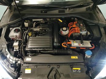 Audi A3 1.4 TFSIe 40 S line Sportback Plug-in S Tronic 13kWh (204 ps) - 