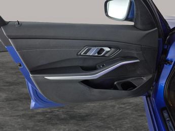 BMW 3 Series 2.0 330e 12kWh M Sport Plug-in (292 ps) - REVERSE CAM - HEATED S