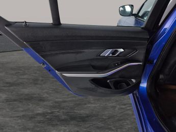 BMW 3 Series 2.0 330e 12kWh M Sport Plug-in (292 ps) - REVERSE CAM - HEATED S