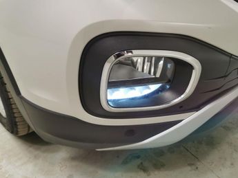 Volkswagen T-cross 1.0 TSI Active DSG (110 ps) - PARK SENSORS - 17IN ALLOYS - AIR C