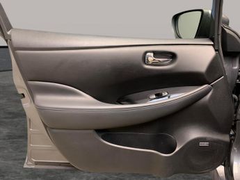 Nissan Leaf 39kWh Tekna (150 ps) - LED - NAV - LANE DEPARTURE