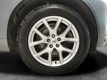 Volvo XC60 2.0 B5 MHEV Momentum AWD (250 ps) - PARK ASSIST - LED - HEATED L
