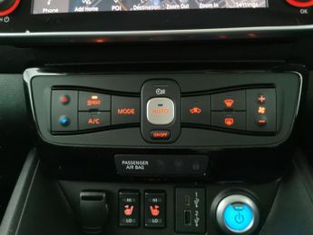 Nissan Leaf 40kWh Tekna (150 ps) - HEAT AND COOL SEATS - LED - REVERSE CAM