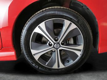 Nissan Leaf 40kWh Tekna (150 ps) - LED - REVERSE CAM - NAV