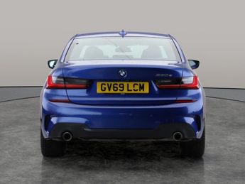 BMW 3 Series 2.0 330e 12kWh M Sport Plug-in (292 ps) - PERFORMANCE CONTROL