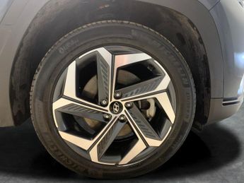 Hyundai Tucson 1.6 h T-GDi Premium (230 ps) - NAV - HEATED STEERING - BLIND SPO