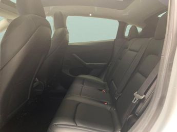 Tesla Model Y SUV RWD (346 ps) - HEATED STEERING - WIFI - BLIND SPOT ASSIST